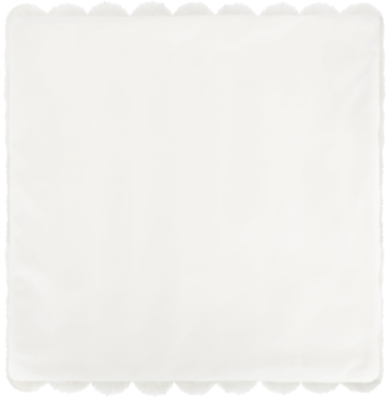 Biały kwadrat z lekko falistym brzegiem na górze i subtelną, papierową teksturą.