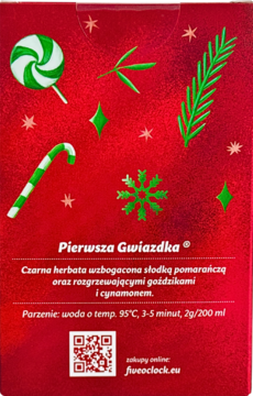 Tył czerwonego opakowania herbaty Pierwsza Gwiazdka. Zielone świąteczne dekoracje, opis smaku, QR kod.