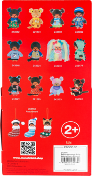 Tył czerwonego opakowania z kolekcją pluszowych lalek Monchhichi w różnych strojach, wiek 2+, kod kreskowy.