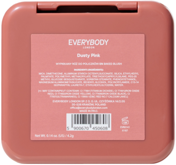 Tył różowego, kwadratowego opakowania różu Baked Blush Dusty Pink z informacjami o składnikach i kodem kreskowym.