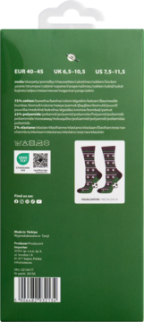 Tył zielonego opakowania skarpet z bawełny organicznej, z rozmiarami, składem, ilustracją wzoru i certyfikatem GOTS.