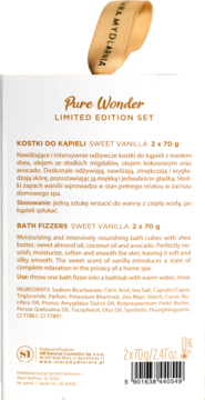 Tył opakowania kostek do kąpieli Sweet Vanilla Pure Wonder, białe z czarnym tekstem i złotą wstążką.