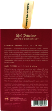 Tył czerwonego opakowania zestawu Stara Mydlarnia Red Delicious Kostki do Kąpieli Apple Cake z opisem.