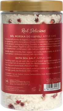 Tył przezroczystego opakowania soli morskiej do kąpieli Red Delicious Apple Cake, z czerwoną etykietą i opisem.
