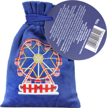 Niebieski welurowy woreczek ze sznurkiem, zdobiony barwną grafiką wesołego miasteczka, widok z przodu.