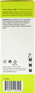 Tył zielono-białego pudełka serum Carbon Theory z 2% kwasem salicylowym, ze składem i kodem kreskowym.