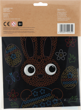 Tył zestawu kreatywnego dla dzieci: czarny obrazek królika, jajek, motyli i kwiatów z kolorowych kropek mozaiki.