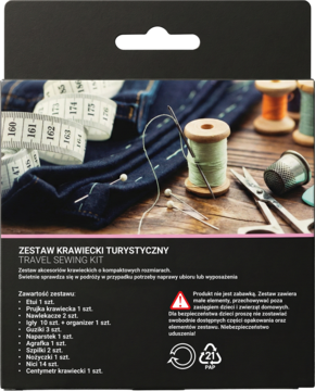 Tył opakowania turystycznego zestawu krawieckiego w czarno-różowych barwach, z listą zawartości i akcesoriami.