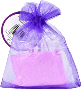 Puder do kąpieli malina-porzeczka w fioletowym, przezroczystym woreczku. Widoczny różowy blok, etykieta z kodem.