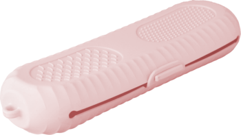 Eloy etui na pędzle, jasnoróżowe, podłużne, z ryflowaną fakturą i zapięciem bocznym, widok ukośny.