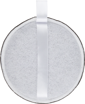 Biały okrągły wielorazowy płatek kosmetyczny z mikrofibry, z uchwytem z białej satynowej wstążki, widok z góry.