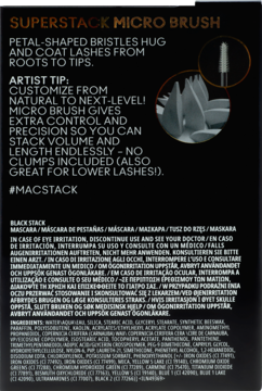 Tył czarnego opakowania tuszu MAC Stack Micro Brush. Biały tekst o funkcji i aplikator w okrągłej wstawce.