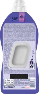 Tył fioletowego opakowania skoncentrowanego płynu Silan Spring Lavender, z instrukcjami użycia i miarkami.