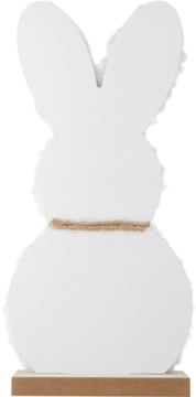 Biała drewniana figurka królika z jutowym sznurkiem na środku i brązową podstawą. Widok z przodu.