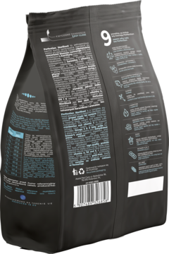 Tył ciemnej torby pełnoporcjowej karmy dla sterylizowanych kotów, z informacjami o składzie i dużą cyfrą 9.