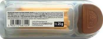 Tył opakowania kremu czekoladowego z orzechami laskowymi i paluszkami, widoczna etykieta z kodem kreskowym i wagą 25g.