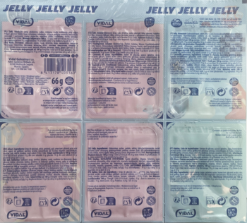 Tył sześciu opakowań żelków Psi Patrol w kolorach różowym i niebieskim, ułożonych w rzędy, z widocznymi napisami i kodami.