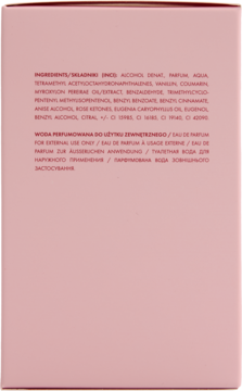 Tył różowego opakowania perfum z czarną listą składników i instrukcjami użytkowania w wielu językach.