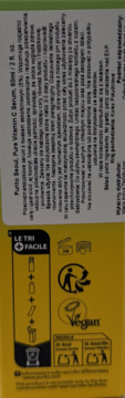 Purito Seoul Pure Vitamin C Serum. Bok żółto-zielonego opakowania z symbolami recyklingu i wegańskim logo.
