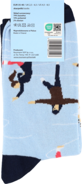 Jasnoniebieskie skarpetki damskie 35-40 z zabawnym wzorem osób na lodzie, widok z etykietą produktu.