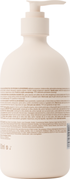 Tył jasnobeżowej, matowej butelki żelu pod prysznic z pompką, z widocznym tekstem informacyjnym w wielu językach.