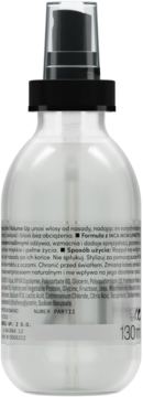 Tył przezroczystej butelki sprayu do włosów z czarną pompką, etykieta z polskim opisem i pojemnością 130ml.