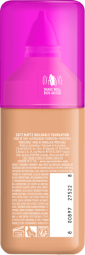 Tył butelki matującego podkładu Soft Matte Buildable Foundation w odcieniu nude z różową nakrętką, instrukcjami i kodem kreskowym.