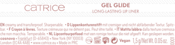 Rozmyte opakowanie konturówki Catrice Gel Glide Latte Lines, widoczne częściowo teksty na czerwono-brązowym tle.