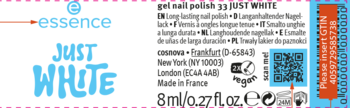Fragment opakowania lakieru Essence Just White, z nazwą, GTIN i QR, na tle czerni, różu, błękitu i pomarańczy.