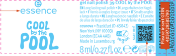 Etykieta Essence COOL by the POOL gel nail polish, niebieski napis, logo, kod QR na czarnym tle.