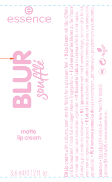 Czarna etykieta matowej pomadki Essence Blur Soufflé, różowe napisy, 3,6 ml. Widok z przodu.