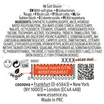 Zbliżenie okrągłej czarnej etykiety różu Essence Soft Baked Soft Bloom. Widoczny biały tekst, pomarańczowy GTIN.