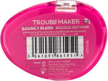 Jaskraworóżowy róż Trouble Maker Bouncy Blush, widok z tyłu opakowania, z kodem kreskowym i napisem Bounce Hot Pink.