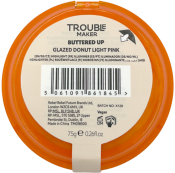 Zbliżenie na tył okrągłego rozświetlacza Trouble Maker Buttered Up Glazed Donut Light Pink z etykietą.