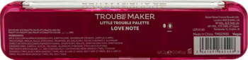 Tył opakowania palety cieni Trouble Maker Love Note w kolorze magenta, z widocznym składem i kodem kreskowym.