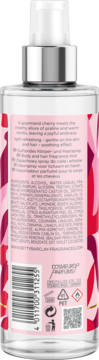 Tył butelki Betty Barclay Cheers to Cherry Body & Hair Mist. Różowa etykieta z tekstem o zapachu wiśni i składem.
