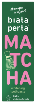 Zielone opakowanie pasty Biata Perła Matcha wybielającej. Duży różowy napis 'MATCHA' i grafika whisk.
