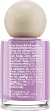 Tył fioletowego lakieru do paznokci Delia Cosmetics z listą składników. Butelka ma jasną zakrętkę.