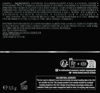 Tył opakowania pudru Giorgio Armani Luminous Silk Glow Fusion Powder, czarne tło z białą listą składników i informacjami.