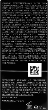 Tył czarnego opakowania podkładu Giorgio Armani Designer Glow 30ml, z listą składników i kodem QR.