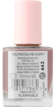 Zbliżenie na tył butelki lakieru Superdrug 'You Mocha Me Happy' (nude) z etykietą, kodem 443 i ostrzeżeniem FLAMMABLE.