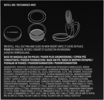 Tył opakowania podkładu w pudrze MAC Studio Fix, z instrukcją wymiany wkładu i składnikami.