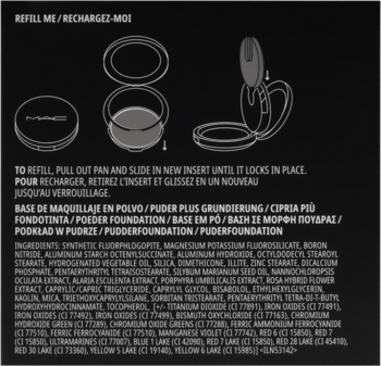 Tył opakowania MAC Studio Fix Powder Plus Foundation: instrukcje uzupełniania i długa lista składników na czarnym tle.