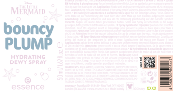 Jasnoróżowa etykieta z prostokątną, jasnoniebieską grafiką u góry i fragmentem czarnego kodu kreskowego z numerami.