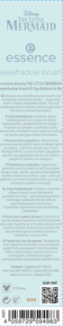 Pionowe opakowanie pędzla do cieni Essence Disney The Little Mermaid z niebieskim tłem, logo i kodem EAN.