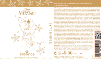 Opakowanie świątecznej czekolady bez oleju palmowego, ze złotą figurką i gwiazdami na czarnym tle. Widok z przodu.