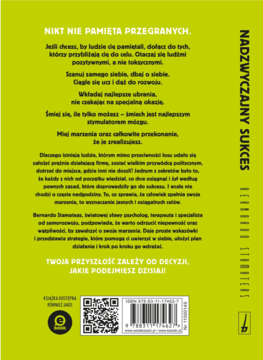 Tył zielonej książki 'Nadzwyczajny Sukces', kody, tekst o marzeniach i nazwisku autora.