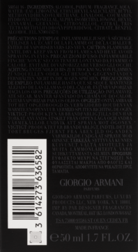 Tył czarnej butelki perfum Giorgio Armani 50 ml, białe napisy z instrukcjami, składem i kodem kreskowym.