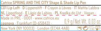 Fragment etykiety Catrice SPRING AND THE CITY Shape & Shade Lip Pen, z nazwą produktu, wagą 0,9g i informacją 'Vegan'.