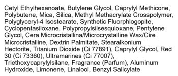 Składniki różu Kaja Beauty Cheeky Stamp Feisty. Biały tekst na czarnym tle, widoczna pełna lista.